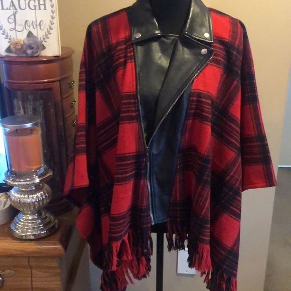 Rock&Republic Red and Black Plaid Cape - Picture 2 of 11